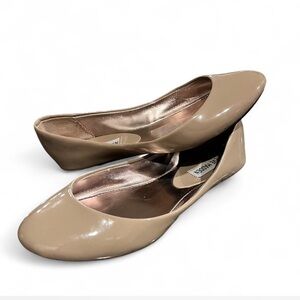 Steve Madden Women's Beige Patent Flats